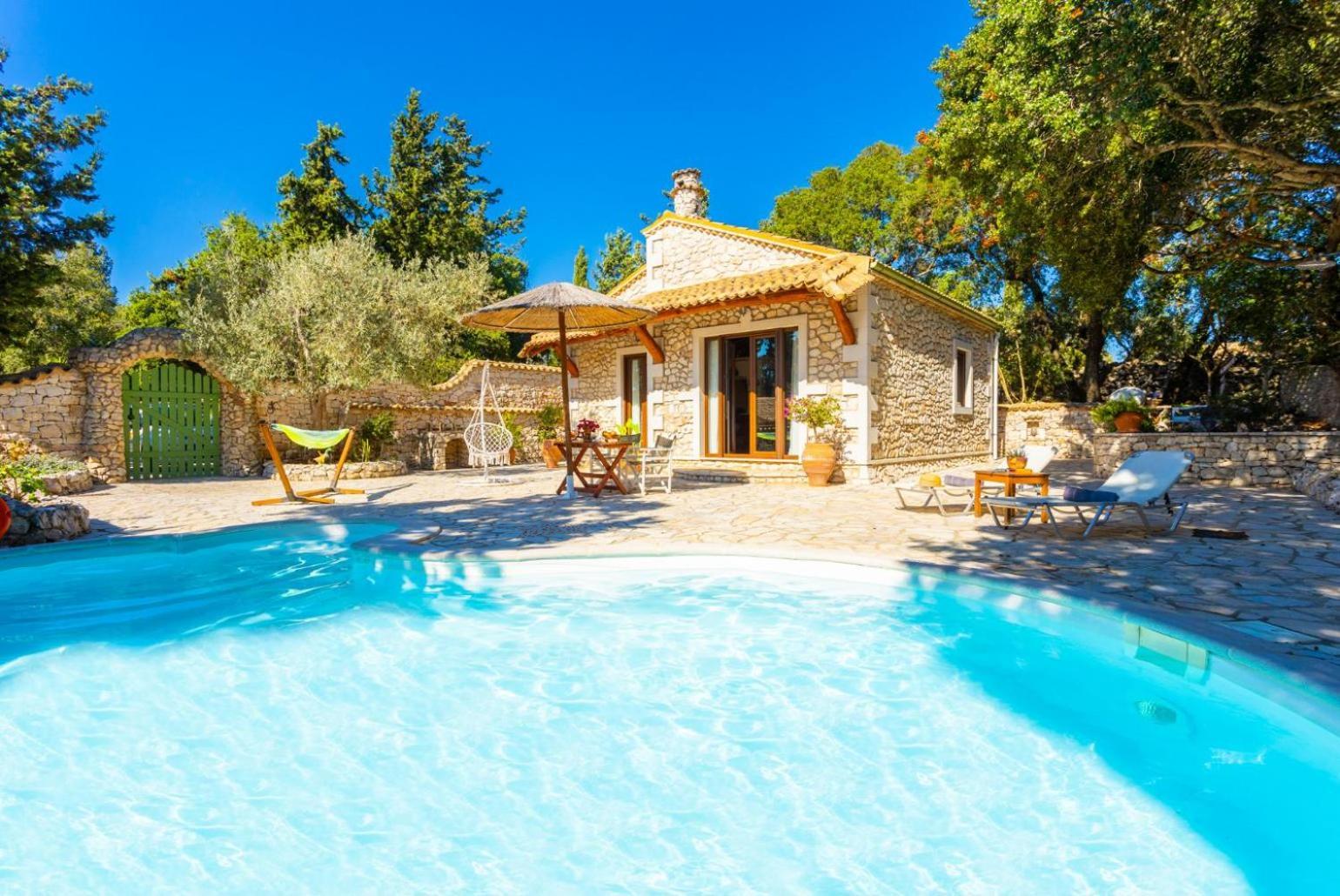 Nionios Villa *